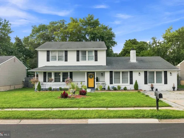 58 Upland Ct, Newark, DE 19713