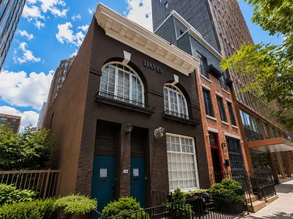 208 East 20th Street image 1 of 25