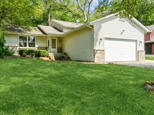 117 Valhalla Dr NE, Poplar Grove, IL 61065