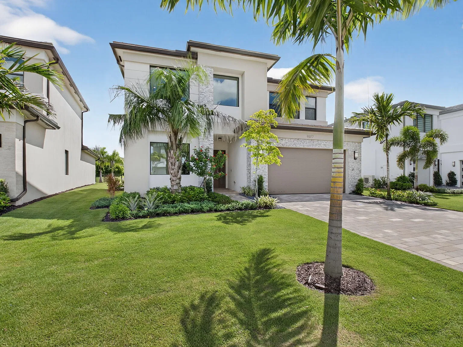 4 bed, 4.5 bath, 3373 sqft, $13,500 — Photo 2