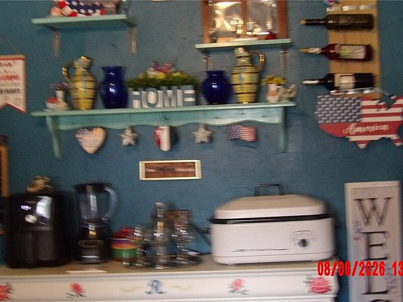 3rd image of 1041 W Ridge Ave