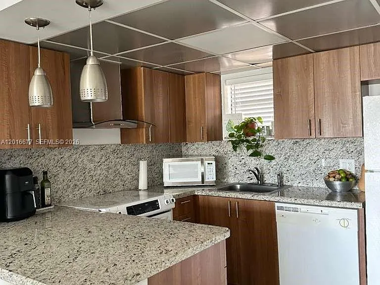 8290 Lake Dr #325 — Photo 1