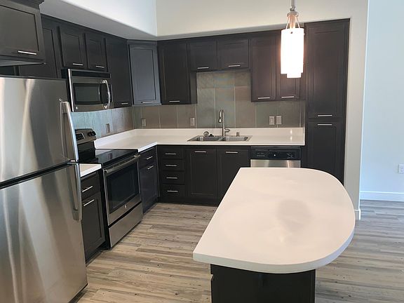 2nd image of 452 10th Ave #615