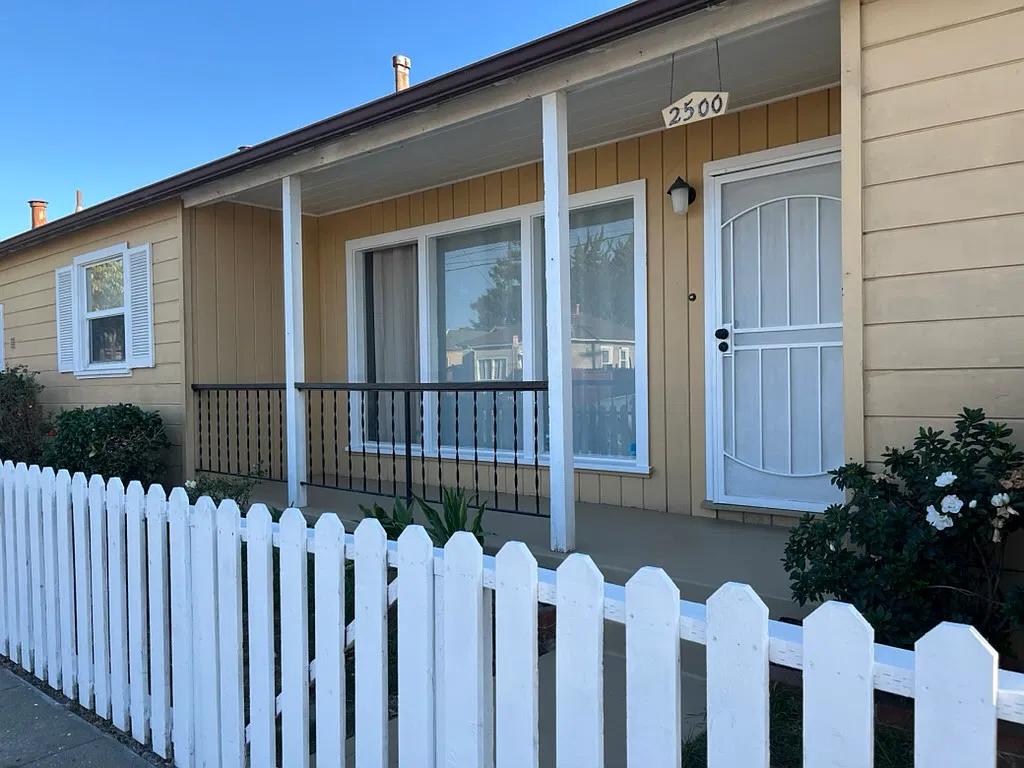 2 bed, 905 sqft, $2,675 — Photo 2