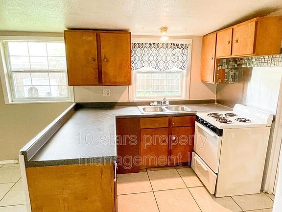 2nd image of 3138 Oaklawn Ave #1/2