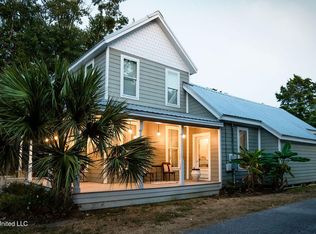 1212 Porter Ave, Ocean Springs, MS 39564