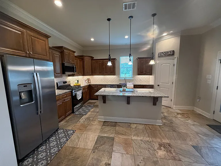 908 Lakehaven Dr — Photo 3