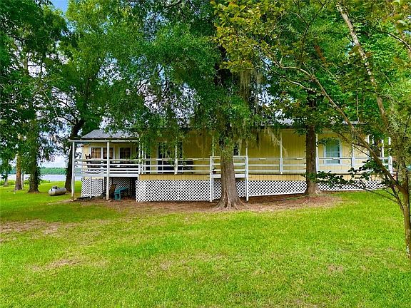 3rd image of 1127 McKay Cir
