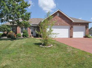 8820 Wildewood Dr, Worden, IL 62097