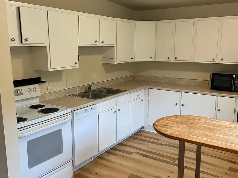 1016 Fountain St — Photo 7