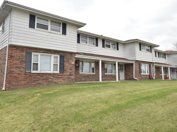 9945 W Hampton Ave, Milwaukee, WI 53225