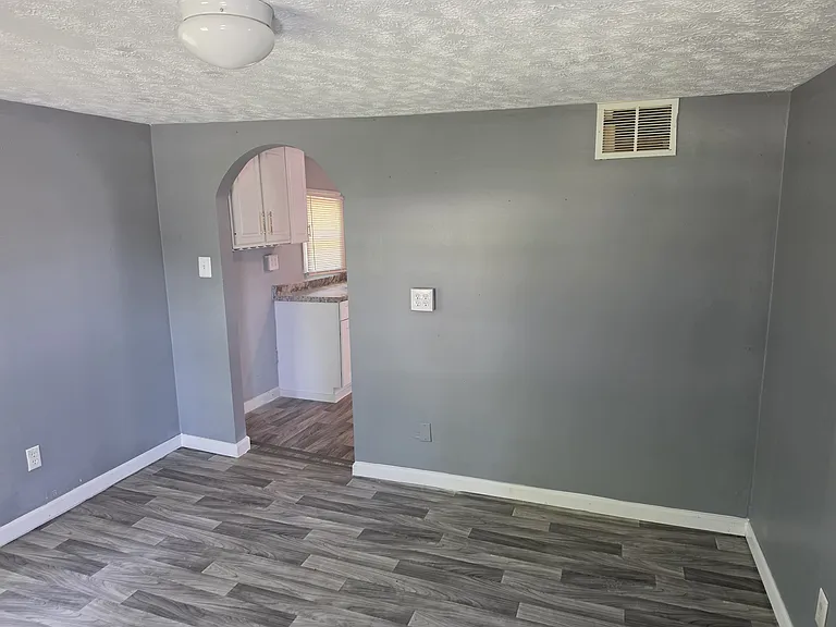2124 Arthur Ave — Photo 6