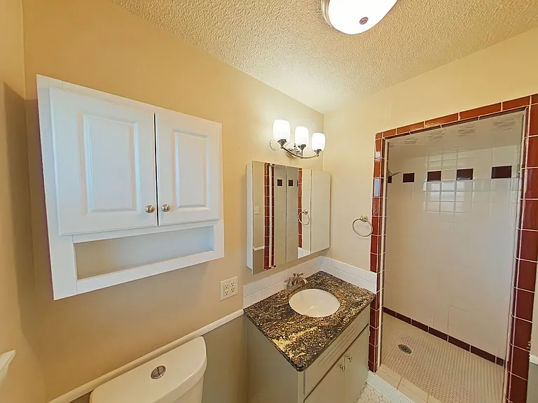1725 NW 48th St — Photo 10