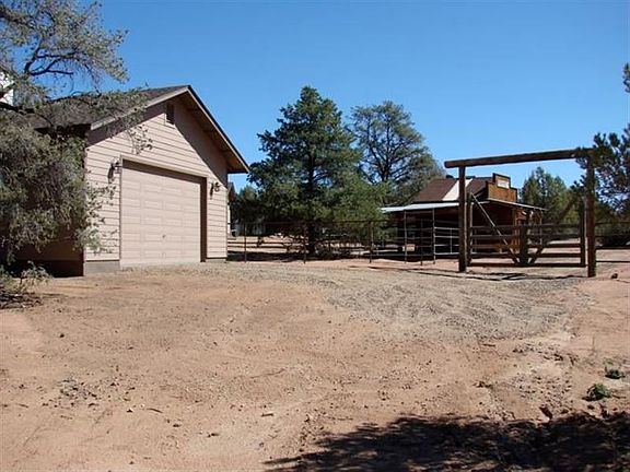 1000 sf Garage & Pasture Cap Gate