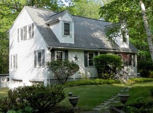 117 Deerhaven Rd, Weare, NH 03281