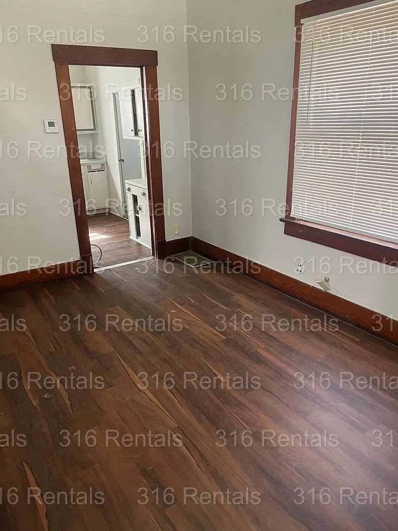 $775 - 2 bed 1 bath - Single Family Home — Photo 4