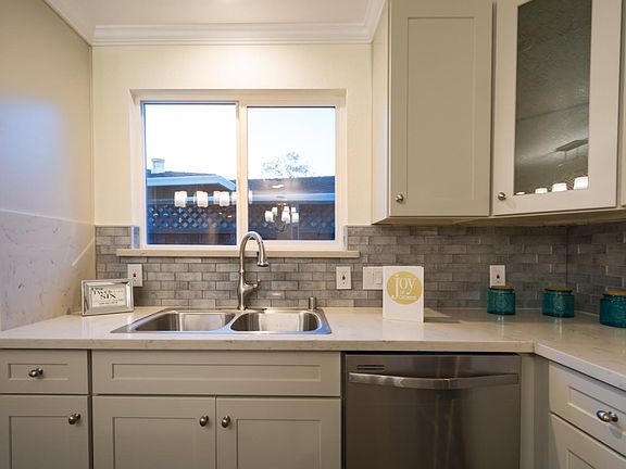 4th image of 879 Lily Ave