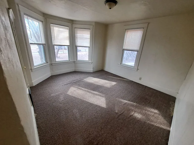 1112 Gaines St — Photo 3