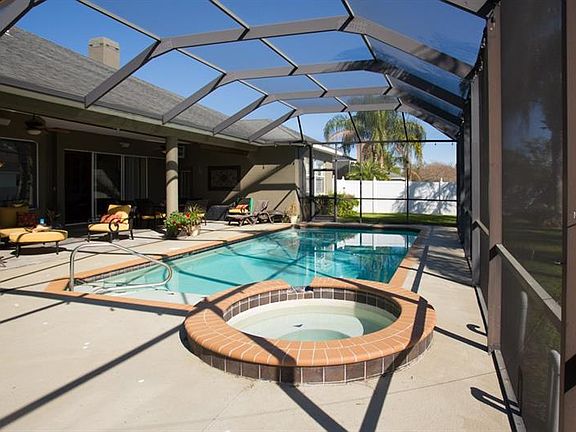 2nd image of 1016 Carriage Park Dr
