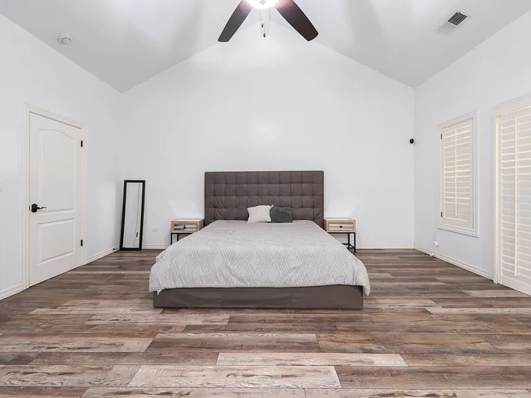 585 E Chesapeake Cir — Photo 23