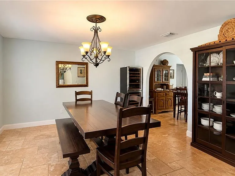 1089 Nottingham Dr — Photo 4
