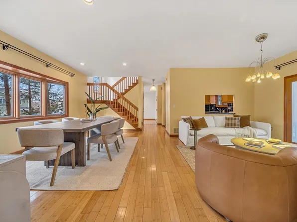 16 Carthay Cir Unit 16, Newton Highlands, MA 02461