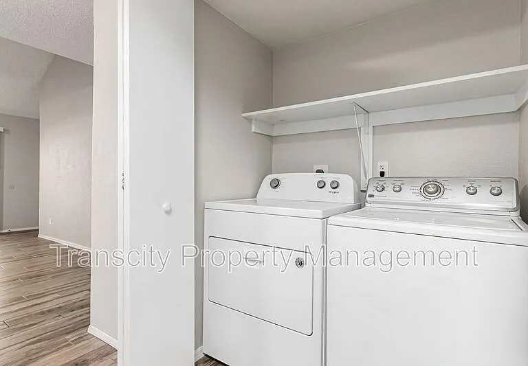 2143 E Center Ln #2 — Photo 20
