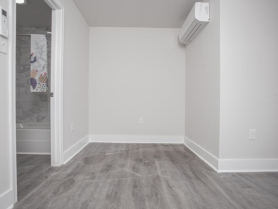 1st image of 3139 N Stillman St #27