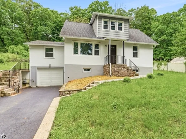 30 Chestnut Ter, Rockaway Boro, NJ 07866