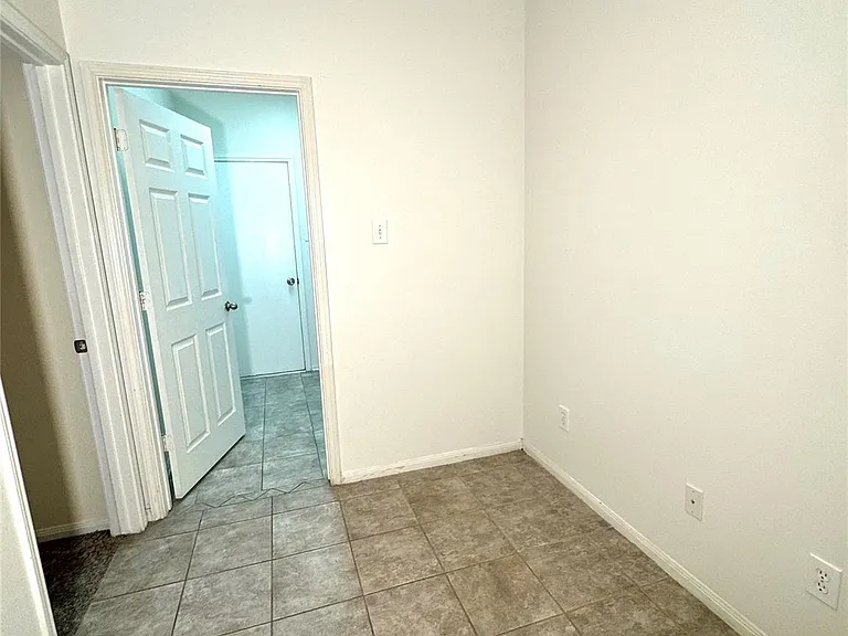 2827 Fair Chase Dr — Photo 35