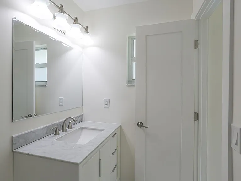 225 Georgetown Blvd — Photo 30