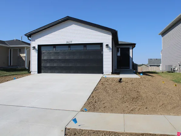 1627 SW 29th St, Lincoln, NE 68522