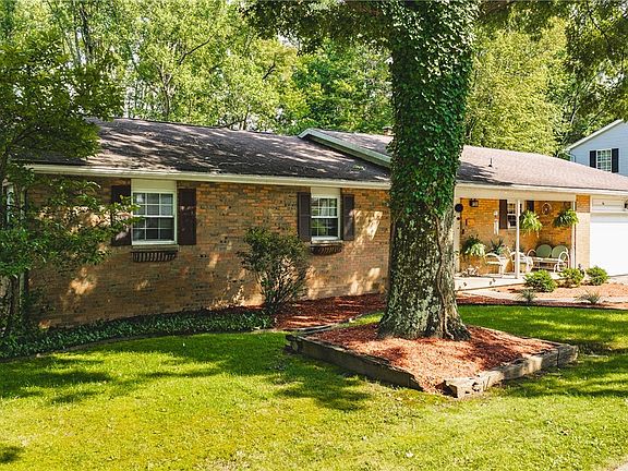 2nd image of 6 Ashwood Dr