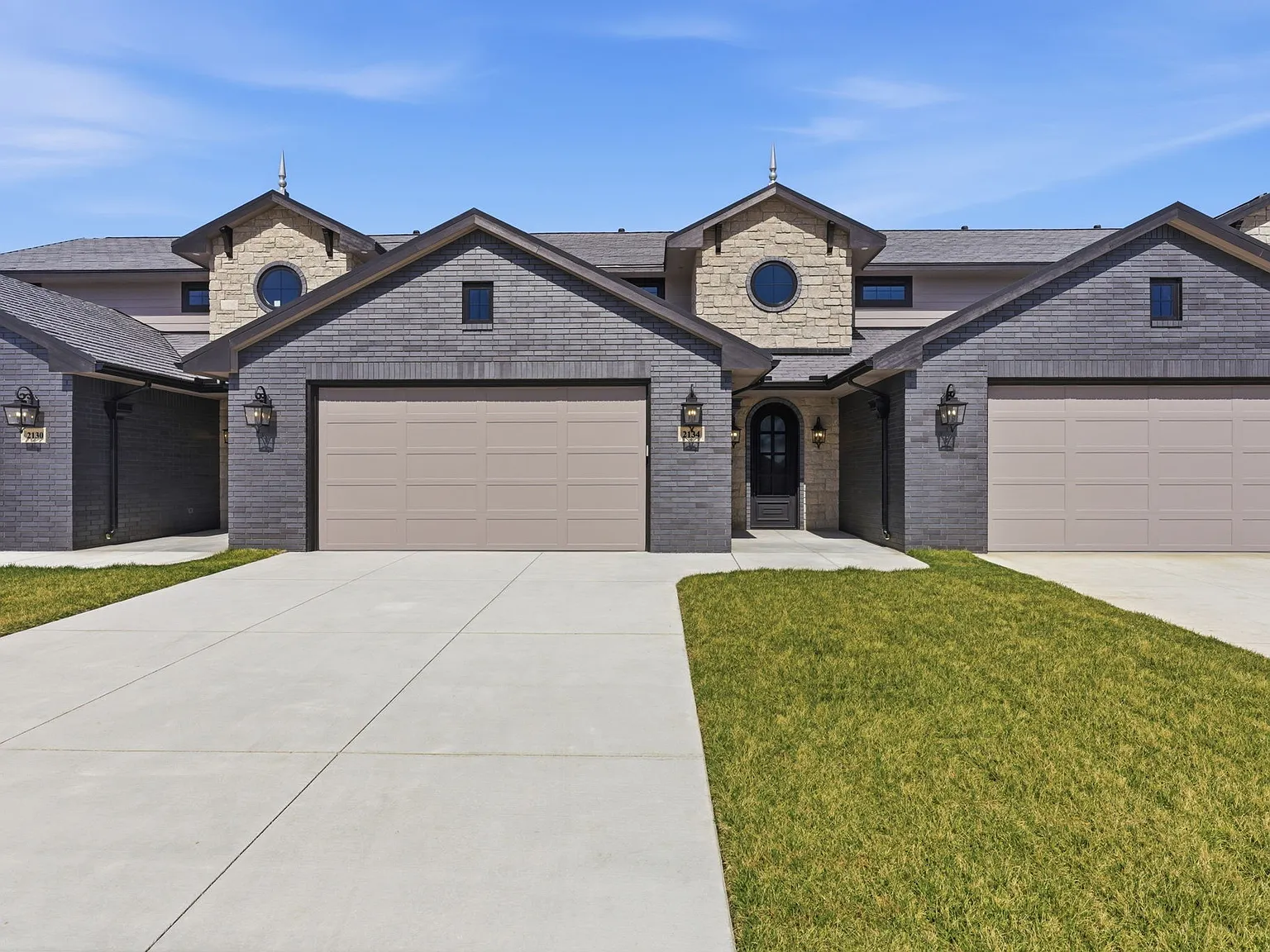 3 bed, 2.5 bath, 1936 sqft, $2,500 — Photo 4