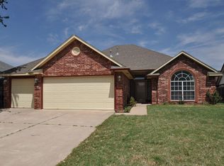 11877 SW 4th St, Yukon, OK 73099
