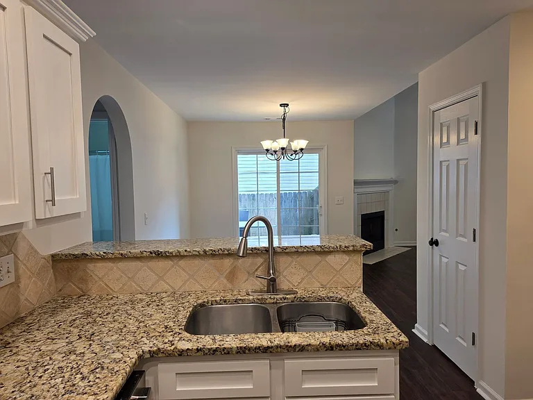 172 Stoneforest Dr — Photo 8