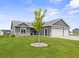 173 Eau Claire Ave SE, Hutchinson, MN 55350