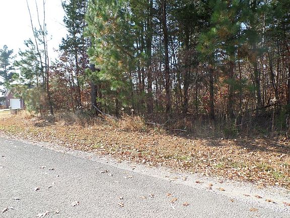 4th image of 207 Essex Ct