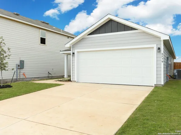 8579 Redhawk Loop, San Antonio, TX 78222