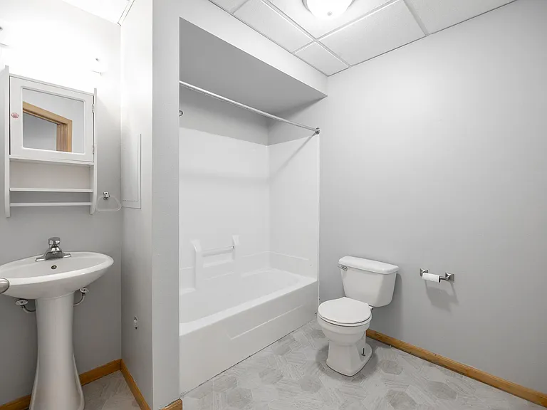 1405 E Rushmore Dr — Photo 7