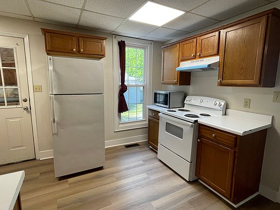5th image of 556 Victor Ave