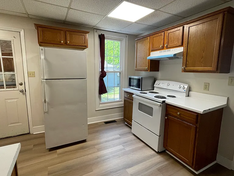 556 Victor Ave — Photo 5