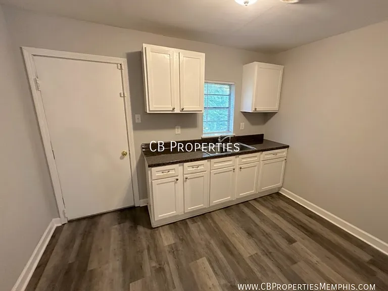 310 Jones St — Photo 2