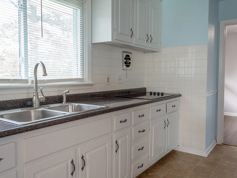 409 Seabury Ave — Photo 7