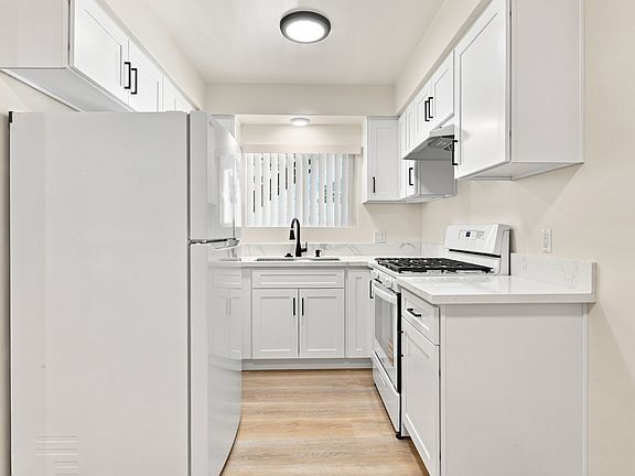 5th image of 212 S Jackson St APT 3