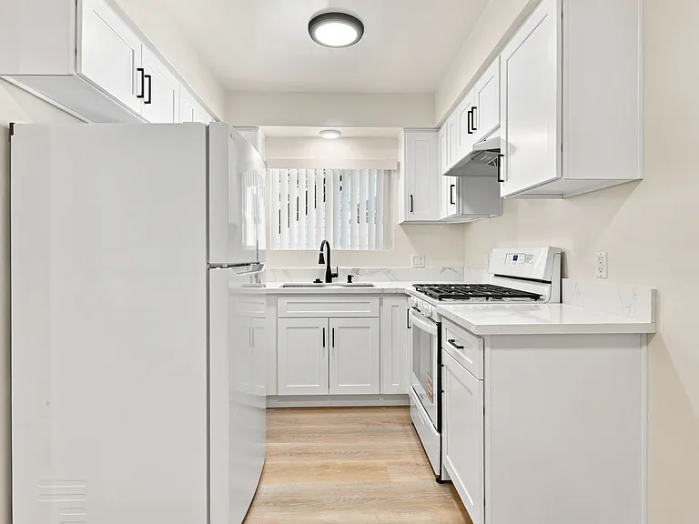 212 S Jackson St #3 — Photo 2