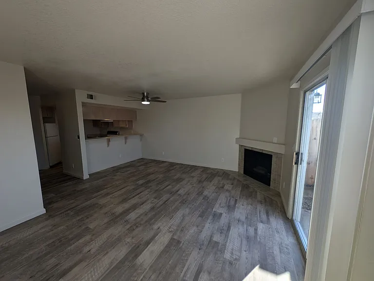 1023 Burton Dr — Photo 2