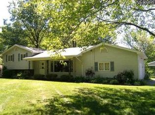 27 W Bel Meadow Ln, Chagrin Falls, OH 44022