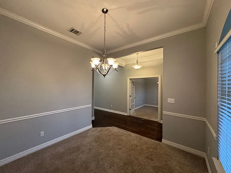 328 N Hampton St — Photo 4