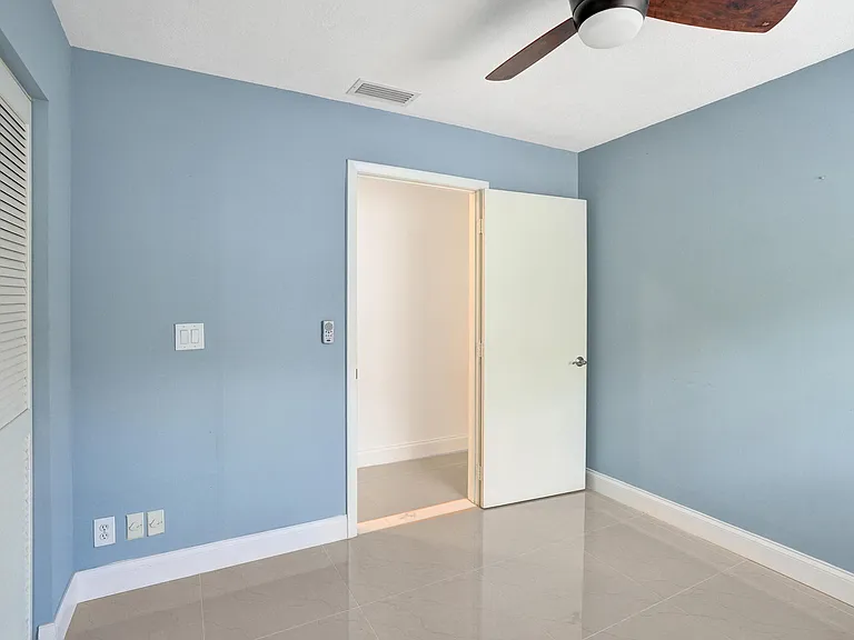 17866 SW 10th Ln — Photo 28